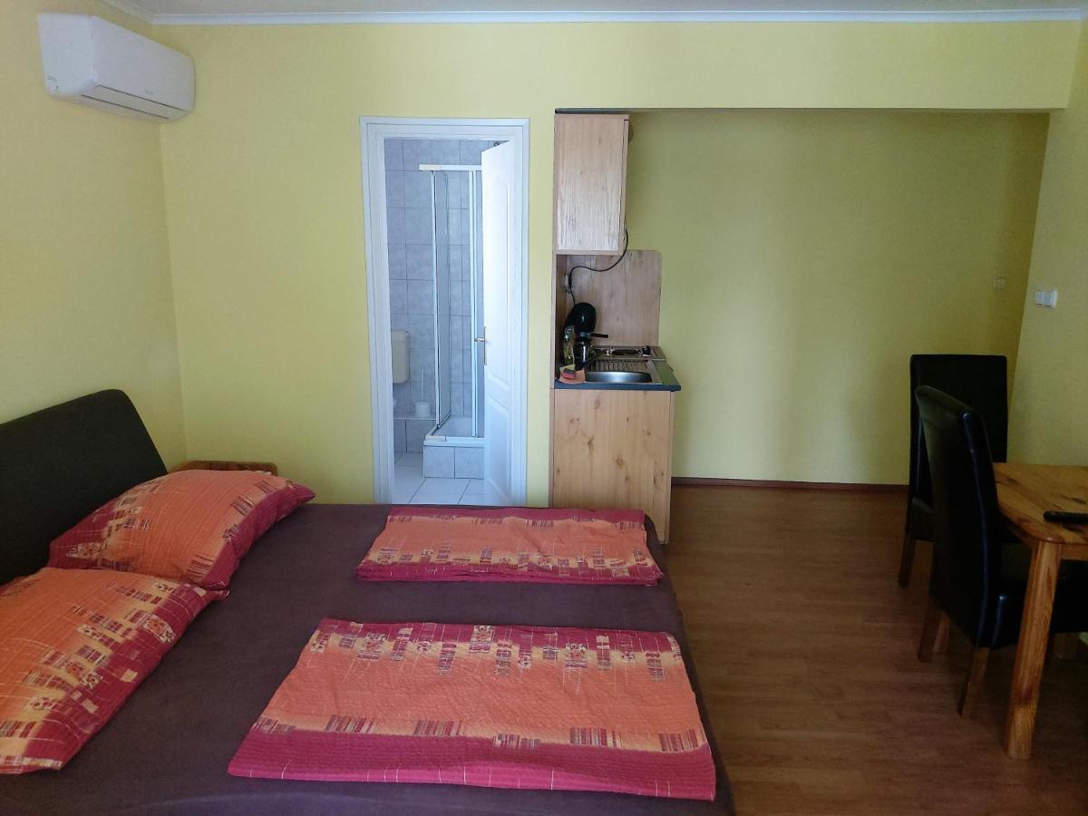 Ilona Apartmanhaz Siofok Exterior photo